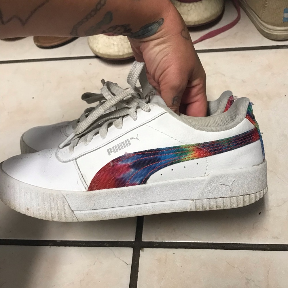 4.5 size rainbow pumas .. still good condition. Love them … comfy.